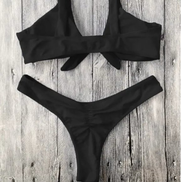 Scrunch Butt Knotted Thong Bikini - Black - Picture 6 of 8